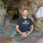 Meditáció a barlangi jógiknál valahol a Himalájában