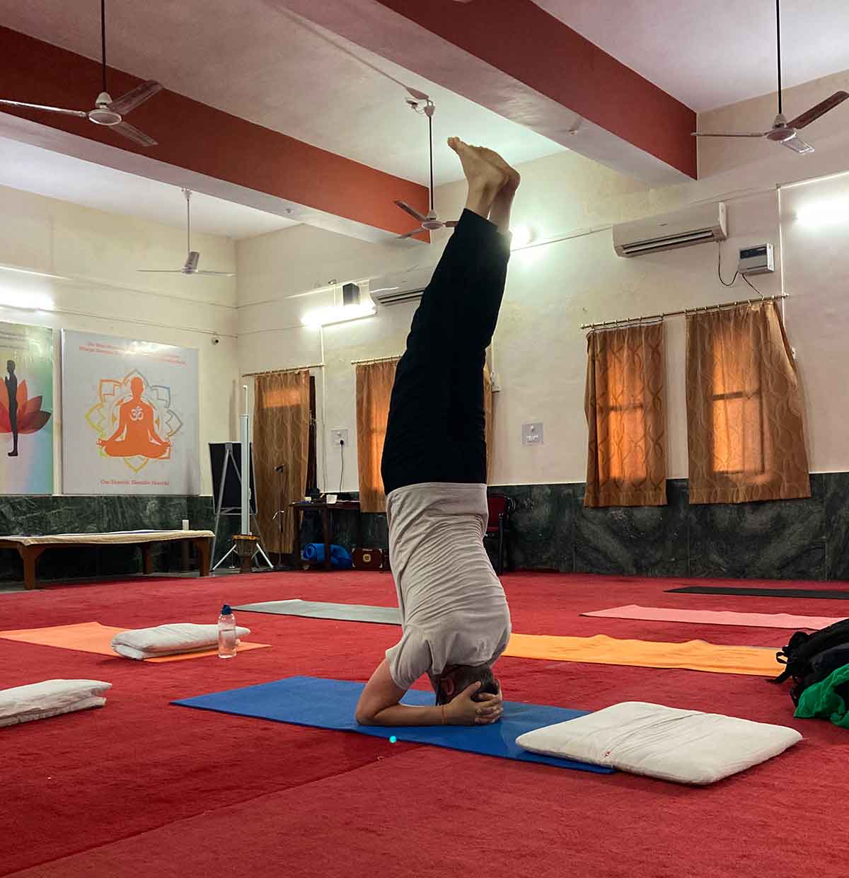 Gyakorlás az ashramban - Rishikesh, India